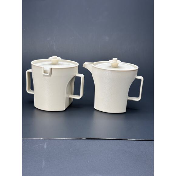 Vintage MCM Tupperware Creamer and Sugar Set Almond Push Seal Top 1414 and 1415 - Picture 2 of 8